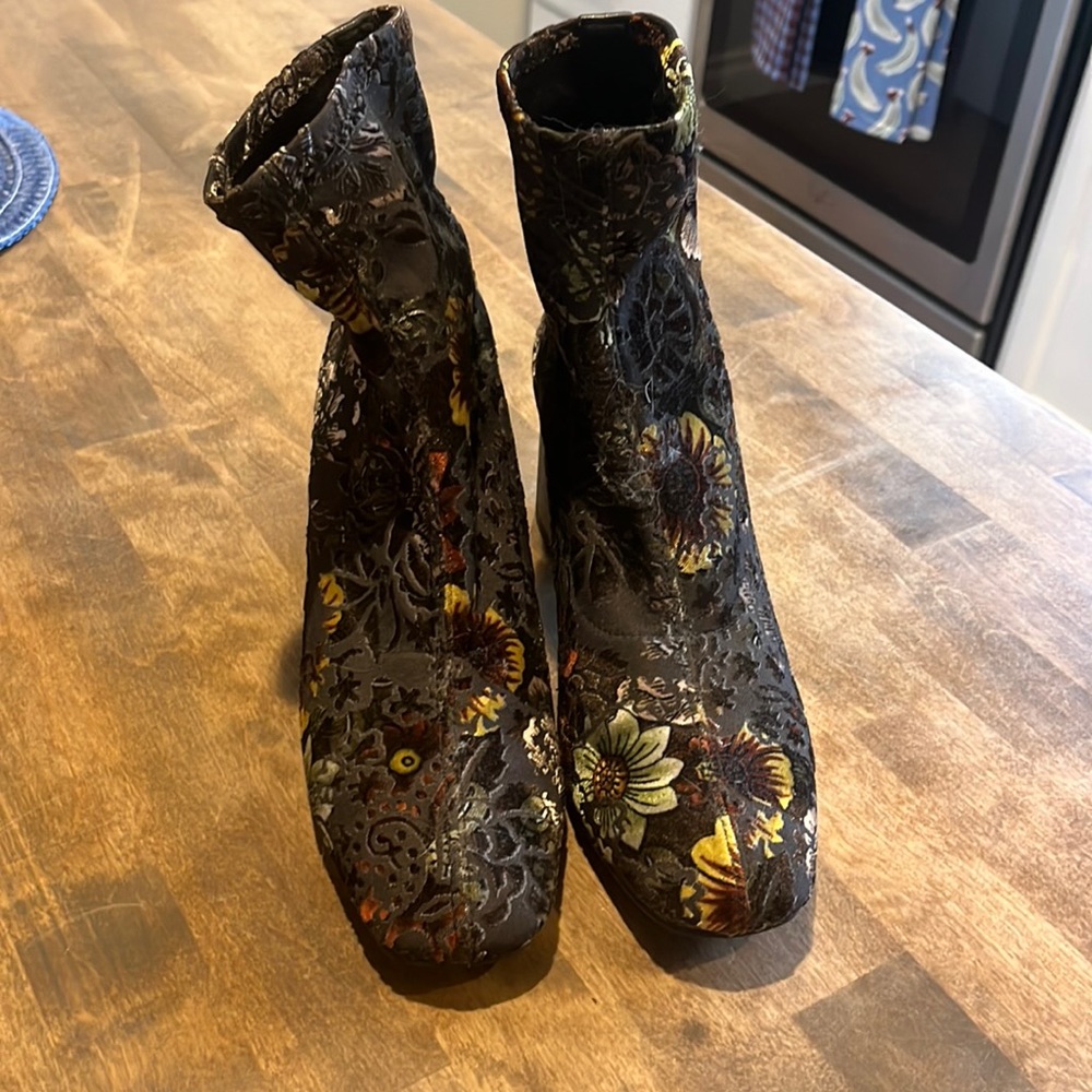 Floral booties made in Spain. Worn once, square toes booties w/ metallic heel - Picture 1 of 5